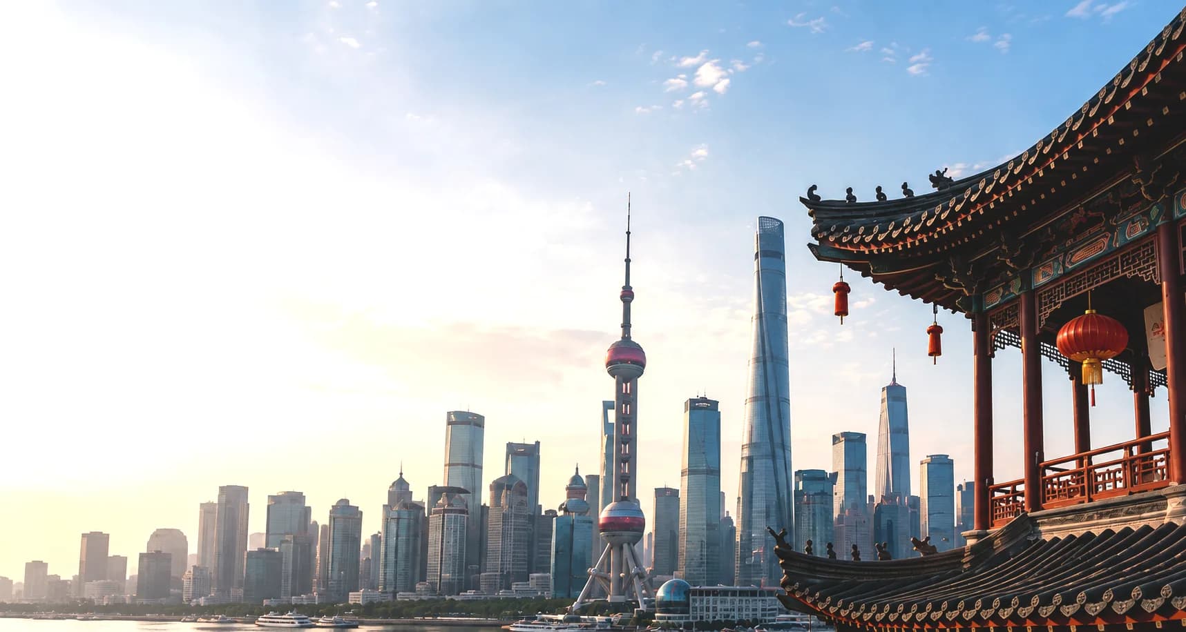 Skyline de Shanghái con arquitectura tradicional china